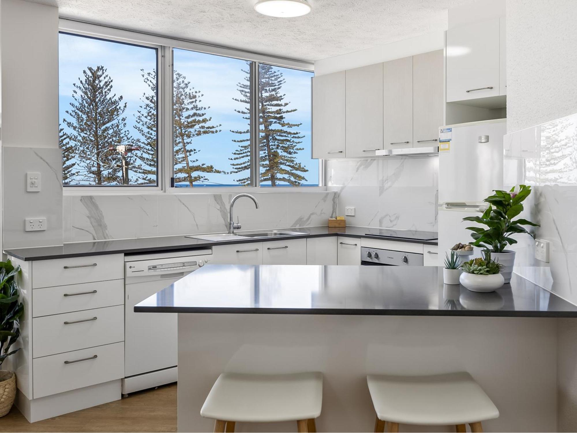 Mandolin Beachfront Resort Alexandra Headland Exterior foto